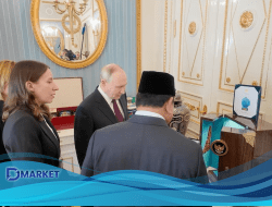 Prabowo Berikan Vas dan Miniatur Candi Borobudur kepada Putin dalam Kunjungan Resmi