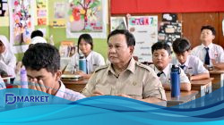 Prabowo Masuk Kelas: Makan Bareng Siswa di SMPN 111 Jakarta